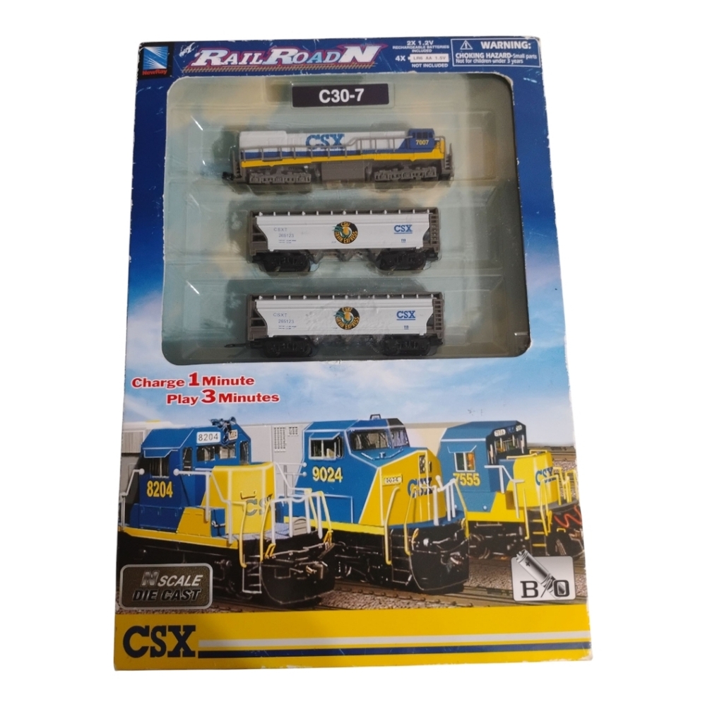 New Ray Vintage C30-7 CSX Model Train Set